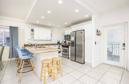 Siesta Key Condo | Relaxing Condo on Siesta Key with Pool Access and Beach Views!