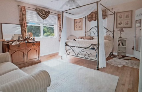 Arlington House | Relaxing country chateau estate. Minutes from airport, beach and downtown