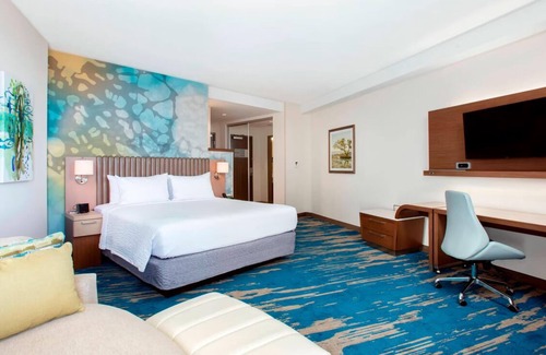 Marathon Hotel | Relaxing Couple Retreat in the Florida Keys | Resort w/Scenic Waterfront View