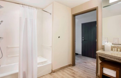 Marathon Hotel | Relaxing Couple Retreat in the Florida Keys | Resort w/Scenic Waterfront View