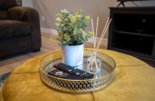 North Houston House | Relaxing Cozy Getaway in Gated Community near Greater Heights
