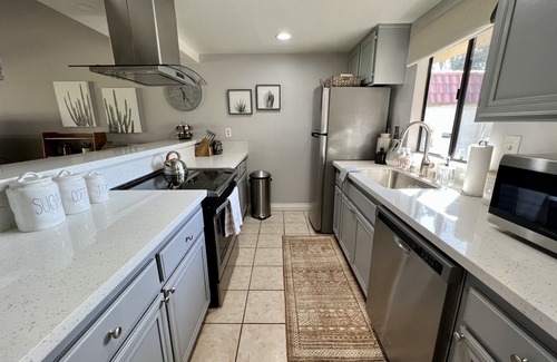 Palm Desert Condo | Relaxing desert retreat with amazing mountain and lake view on the 7th fairway!