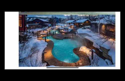 Wasaga Beach House | Relaxing Fall getaway/games room