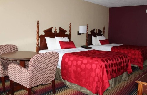 Perry House | Relaxing Getaway! Free Parking, Pool, Near Perry Area Historical Museum