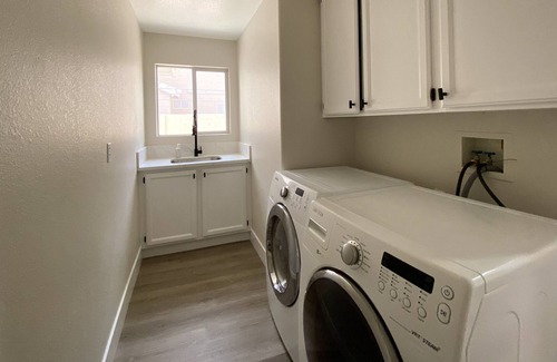 River Mountain House | Relaxing getaway in Henderson *near lake mead* HEATED POOL/SPA with bbq grill
