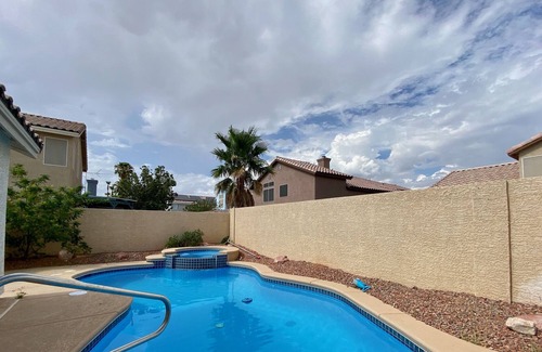 River Mountain House | Relaxing getaway in Henderson *near lake mead* HEATED POOL/SPA with bbq grill