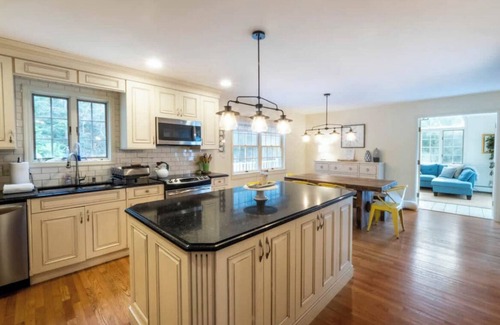 Richmond House | Relaxing Getaway in the Beautiful Berkshires