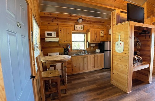 Fredericksburg Apartment | Relaxing Getaway at the Hideaway Cabin, Pet Friendly