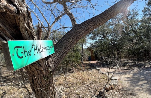 Fredericksburg Apartment | Relaxing Getaway at the Hideaway Cabin, Pet Friendly