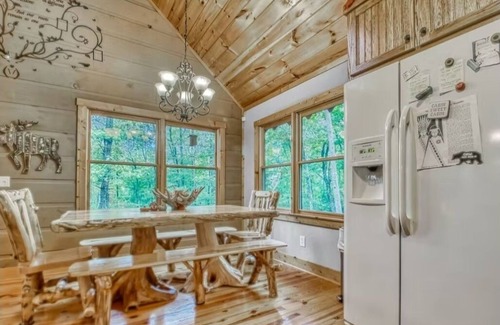 Sautee Nacoochee Cabin | Relaxing Helen, Ga Cabin Min from Helen, Sleeps 12 with Hot Tub & Firepit! n