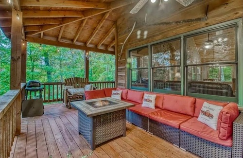 Sautee Nacoochee Cabin | Relaxing Helen, Ga Cabin Min from Helen, Sleeps 12 with Hot Tub & Firepit! n