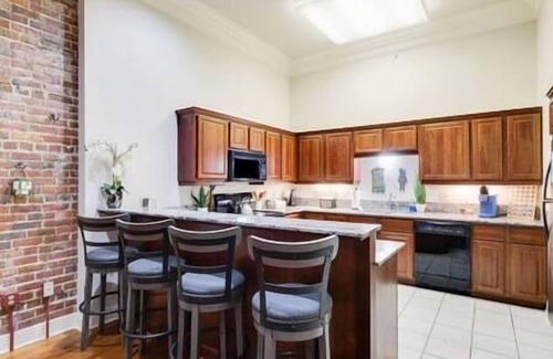 Downtown Apartment | Relaxing Historic Downtown Loft w/gated parking
