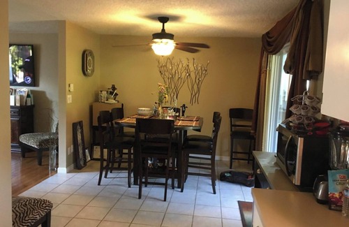 West Linn House | Relaxing Home West Linn Fencd Yard Walk to Restaurants 20 Min Dtown Portland Pet