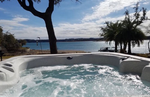 Rocky Ridge Apartment | Relaxing Lake Travis waterfront apartment with boat launch