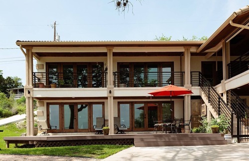Rocky Ridge Apartment | Relaxing Lake Travis waterfront apartment with boat launch
