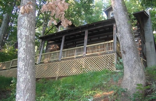 Five Points Cabin | Relaxing mountain cabin w/hot tub, fire table, and WiFi!