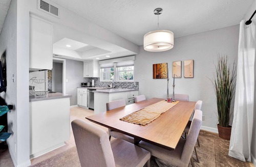 Palm Springs Apartment | Relaxing Palm Springs Condo with Pool Access