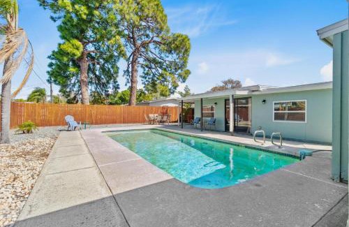 Plaza Terrace Villa | Relaxing Pool Home for Family Getaway Close to Tampa Zoo, Busch Gardens, Restaurants and Shopping!