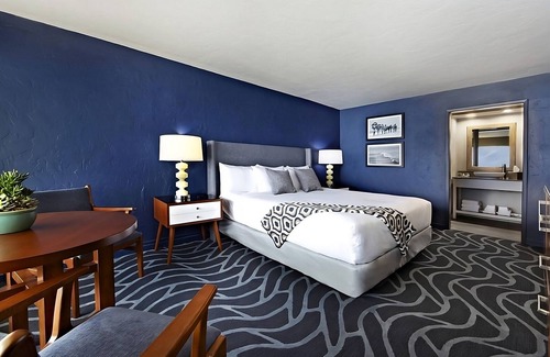 Monterey House | Relaxing & Refreshing Stay with Ocean Views! Unit with Direct Beach Access!