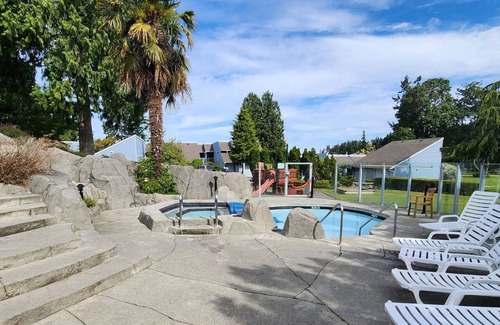 Regional District of Nanaimo Condo | Relaxing retreat at Pacific Shores Resort Condo 1 Bedroom + Kitchen