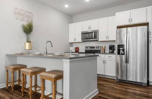 Madison Apartment | |relaxing retreat| great location|Pool&Gym