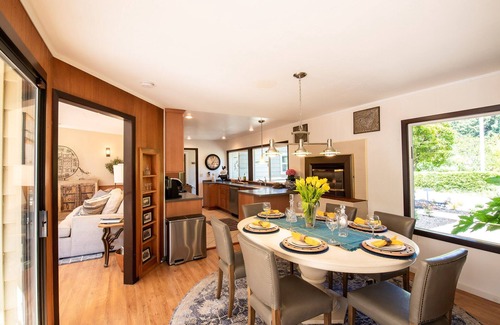 Guerneville House | Relaxing retreat in the redwoods-not recommended for partiers.