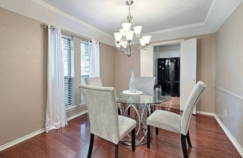Richardson House | Relaxing Richardson Getaway – 5 Bedrooms with A/C
