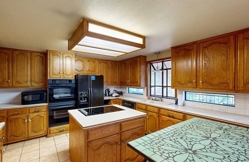 New Braunfels House | Relaxing riverfront home tucked away with shaded back deck/patio