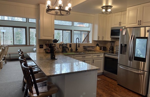 Locust Lake Village Cabin | Relaxing Rustic ranch at Locust Lake! with beautiful views! Close to the Lake!