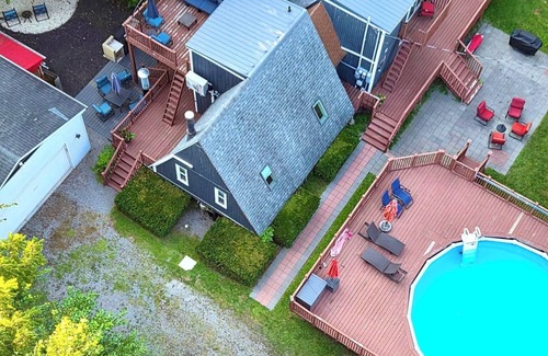 Findlay Ski Chalet | Relaxing Scenic 2-Bedroom Retreat With Private Hot Tub