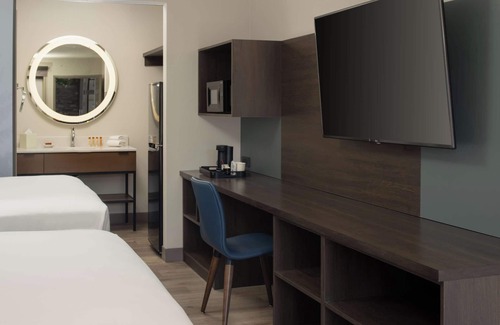 Port Angeles Hotel | Relaxing Stay! 4 Relaxing Units, Pool, Pets Allowed, Near Ted's Tree Park!