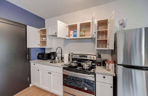 Lower East Side Apartment | Relaxing Stay Near DT | Near Lakefront & Culture
