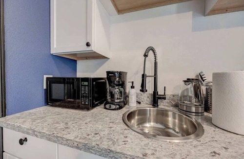 Lower East Side Apartment | Relaxing Stay Near DT | Near Lakefront & Culture