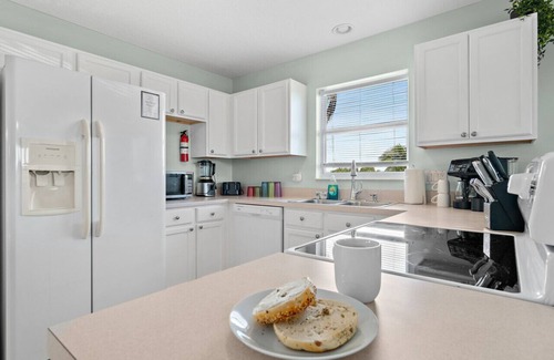 Indialantic House | Relaxing Townhome 3 BR 2 BA Steps from the Beach
