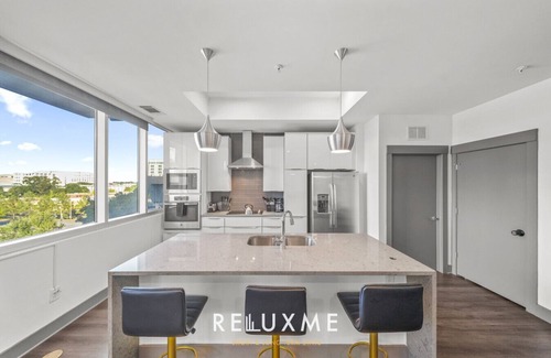 Second Ward Condo | Reluxme | Uptown 3BR Lux High Rise w/Skyline🌇