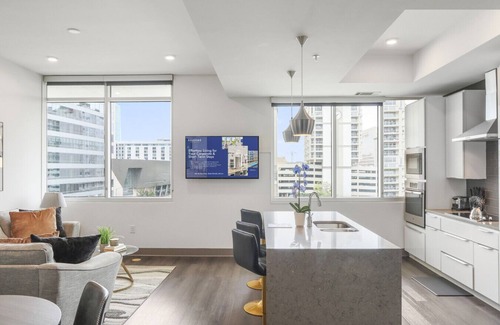 Second Ward Condo | Reluxme | Uptown 3BR Lux High Rise w/Skyline🌇