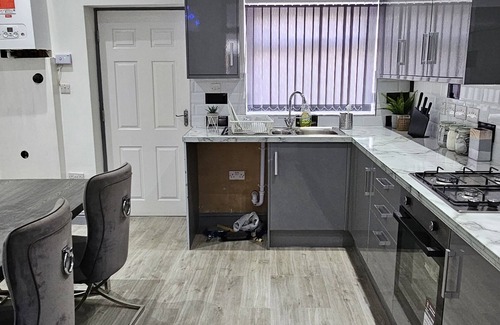 Bradford House | Remarkable 4-bed House in Bradford