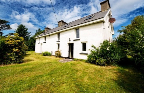 Ardnatrush Cottage | Remarkable remote 3-Bed Cottage in Ahakista durrus