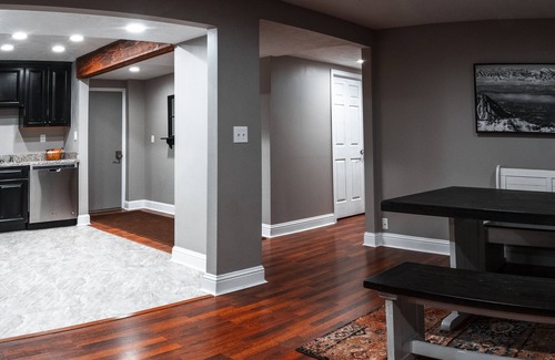 Sandy House | Remodeled 2000 Sq Ft Open Layout 3 bd 1 ba Basement Apt. ★MONTHLY DISCOUNT★