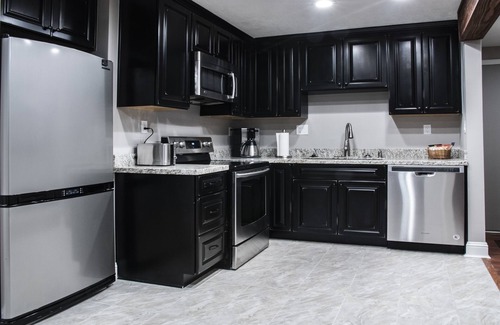 Sandy House | Remodeled 2000 Sq Ft Open Layout 3 bd 1 ba Basement Apt. ★MONTHLY DISCOUNT★