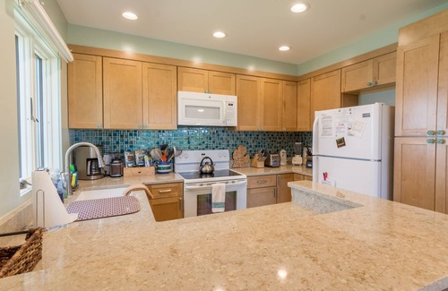 Maple City Condo | Remodeled 3br Condo on Lake Michigan 3BR with A/C