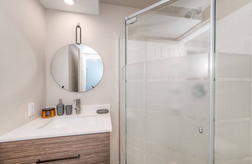 Victoria Hills House | Remodeled 5 beds home with brand-new appliances