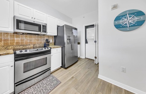 Fort Walton Beach Condo | Remodeled Beachfront 😎 Destin West Gulfside 🦀 Lazy River ⛱️⛱️ 7 Pools 🐠🐬⛵️