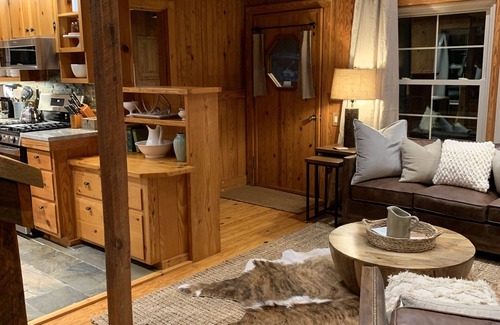 Mentone House | Remodeled Cabin near DeSoto State Park and Downtown Mentone