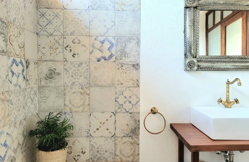 Tepoztlan House | Remodeled colonial style home, tranquil garden w/pool!