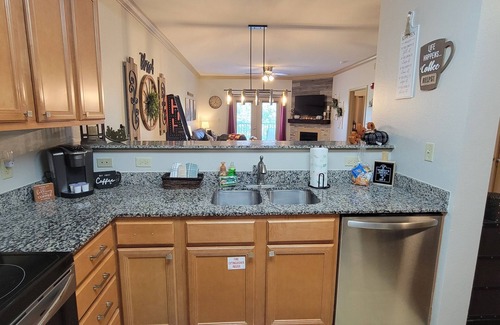 Pigeon Forge Condo | Remodeled Condo, Walk-in Shower, Arcade, King Bed, Pools & Walk to Parkway