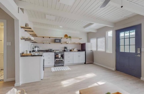Pueblo Alto Apartment | Remodeled Courtyard Apt w/King Bed, In-Unit W&D