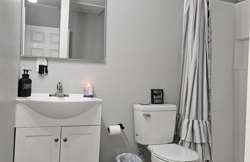 Macon House | Remodeled cozy haven, close to Mercer University and area hospitals.