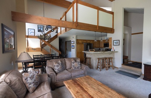 Mammoth Lakes Condo | Remodeled Cozy Retreat with creek view - Snowcreek 4 - TOML-CPAN-10380