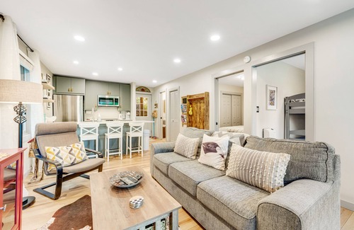 Beech Mountain Condo | Remodeled, dog-friendly condo with balcony, fireplace, & W/D - walk to slopes